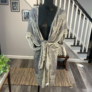 Melrose and Market Gray and Cream Kimono, Cover Up. Luxuriously Soft!